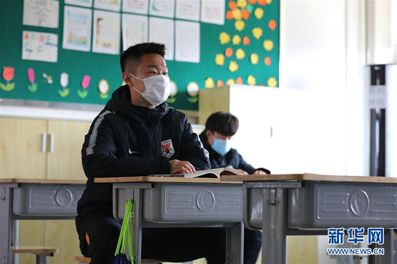 (体育)(10)足球——鲁能足校吹响复学复训“集结号”